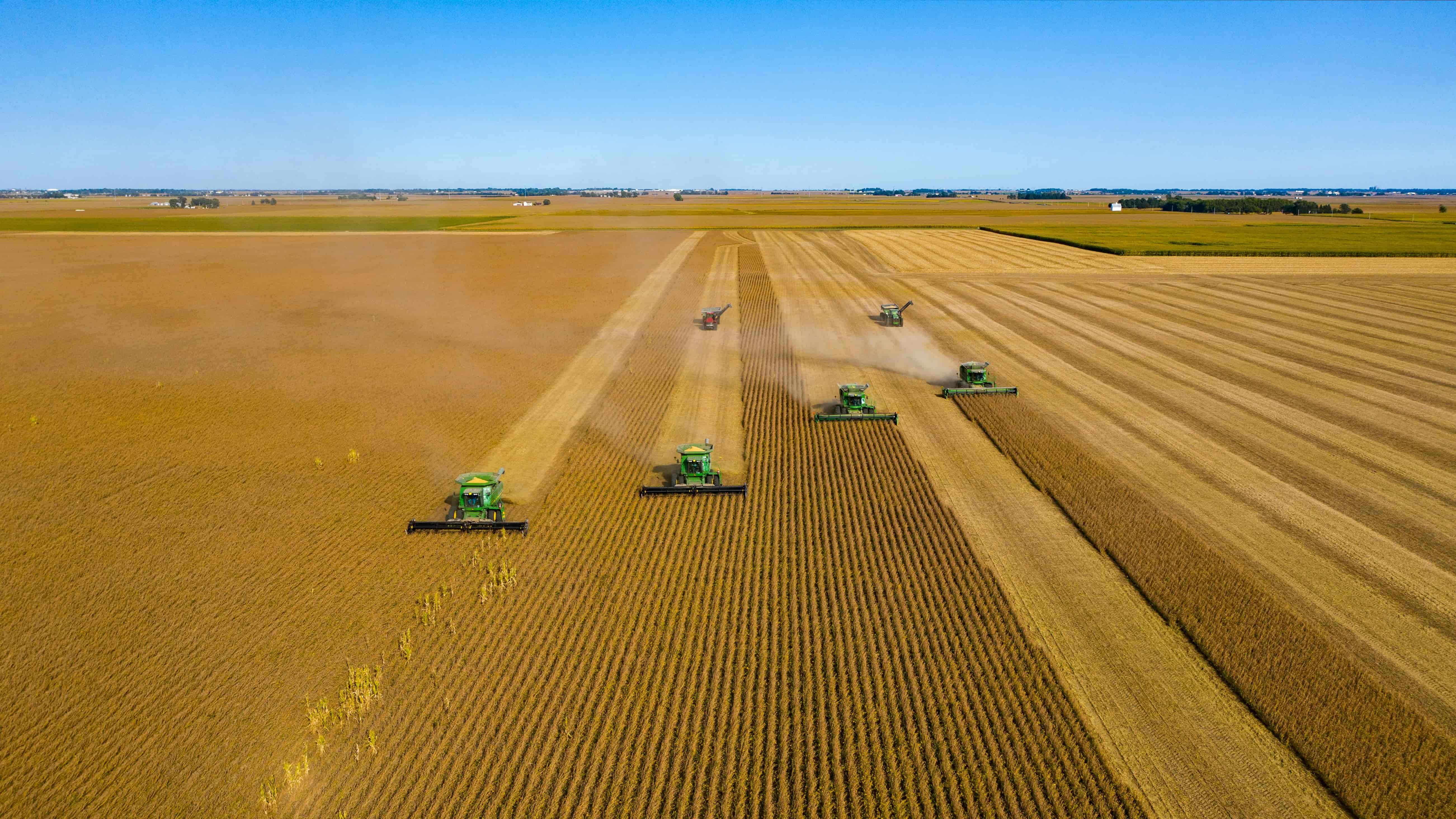 Heavy duty combine harvester machines